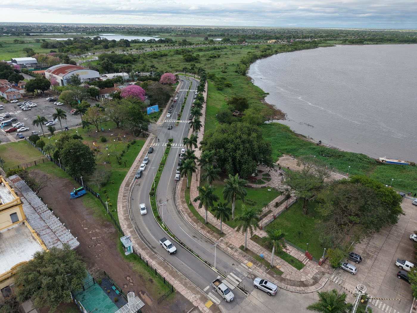 The riverfront avenue with its palm trees